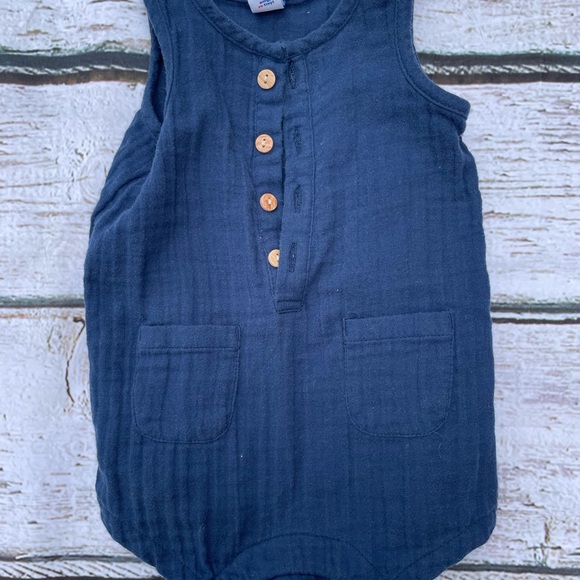 Sleeveless Henley one piece romper bundle lot size 6-12 months - Picture 5 of 9